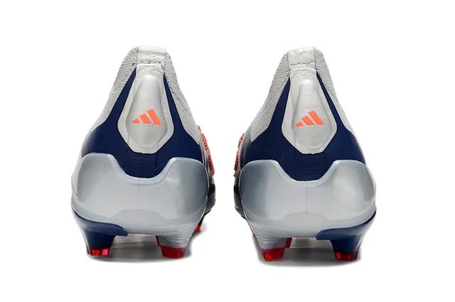 Adidas Predator রূপালি নৌবাহিনী সক-ফিট কলার তিন স্ট্রাইপ ওভারলে ফার্ম-ग्राउंड সকার জুতা 4
