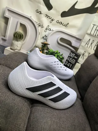 Adidas Zuecos Slip-On de Goma Moldeada Rojo 9