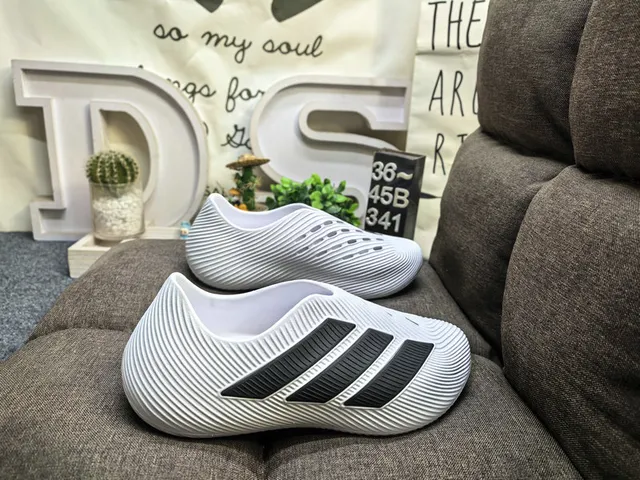 Adidas Zuecos Slip-On de Goma Moldeada Rojo 11