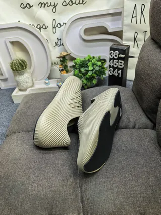 Adidas Zuecos Slip-On de Goma Moldeada Rojo 16