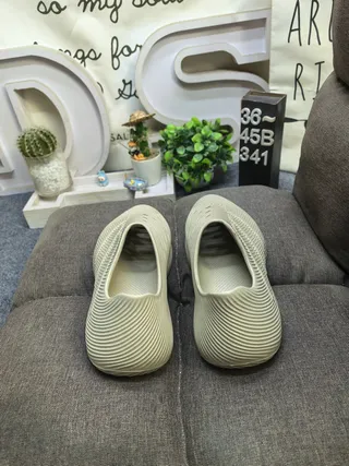 Adidas Zuecos Slip-On de Goma Moldeada Rojo 18