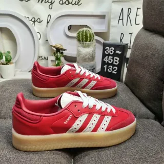 Adidas أحمر أبيض منخفض الارتفاع مثقوب لوحة ثلاث شرائط نمط حياة حذاء رياضي
