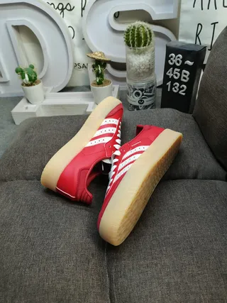 Adidas أحمر أبيض منخفض الارتفاع مثقوب لوحة ثلاث شرائط نمط حياة حذاء رياضي 6