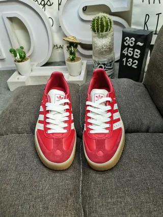 Adidas أحمر أبيض منخفض الارتفاع مثقوب لوحة ثلاث شرائط نمط حياة حذاء رياضي 10