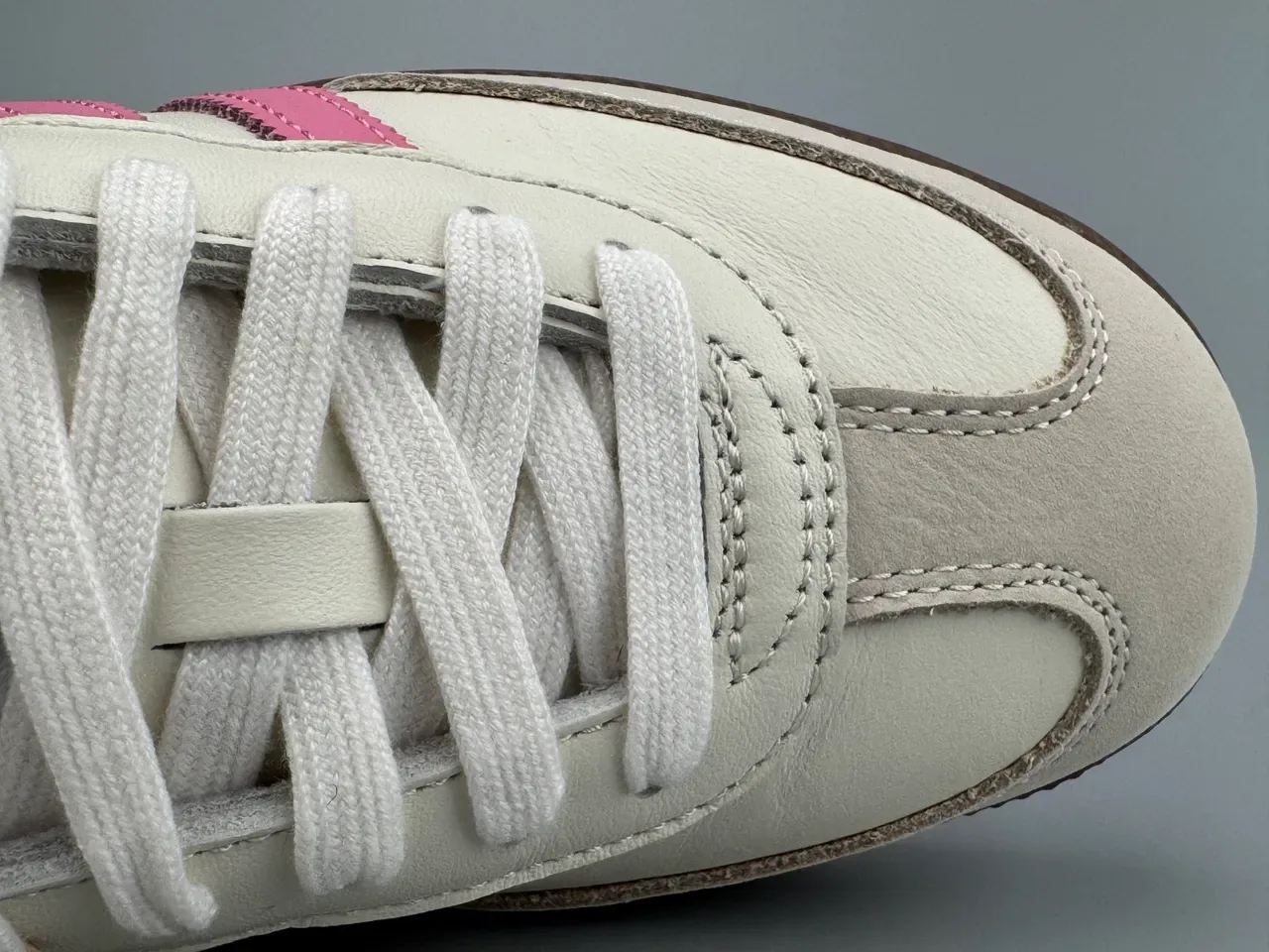 Adidas Samba Off-White et Pink Sneakers Lifestyle en Cuir 4