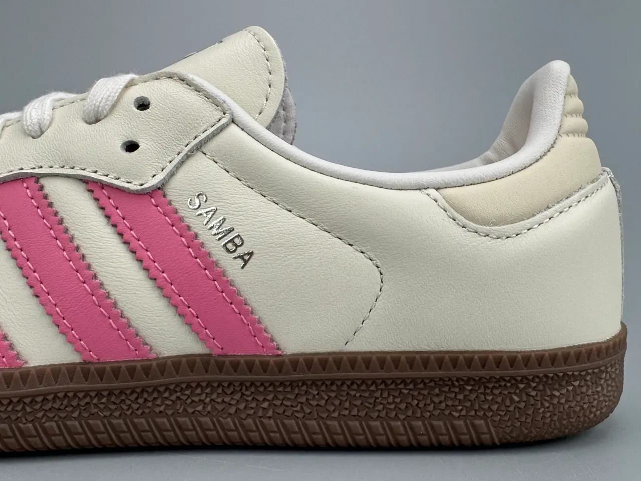 Adidas Samba Off-White et Pink Sneakers Lifestyle en Cuir 7