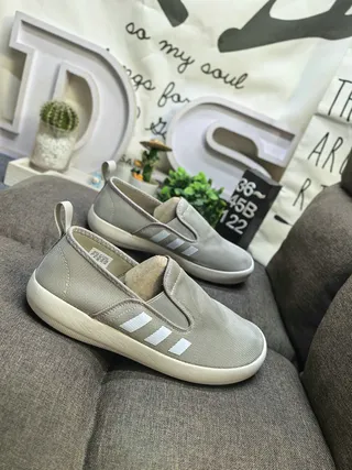 Adidas Slip-On Tres Rayas Negro y Blanco Lifestyle Sneakers 9