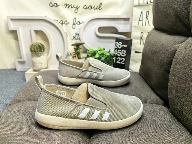 Adidas Slip-On Tres Rayas Negro y Blanco Lifestyle Sneakers 11