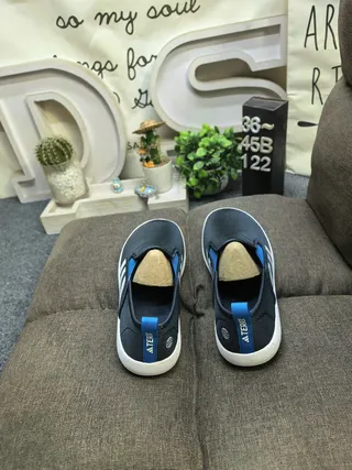 Adidas Slip-On Tres Rayas Negro y Blanco Lifestyle Sneakers 18