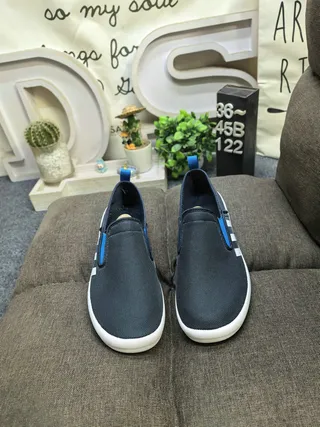 Adidas Slip-On Tres Rayas Negro y Blanco Lifestyle Sneakers 20