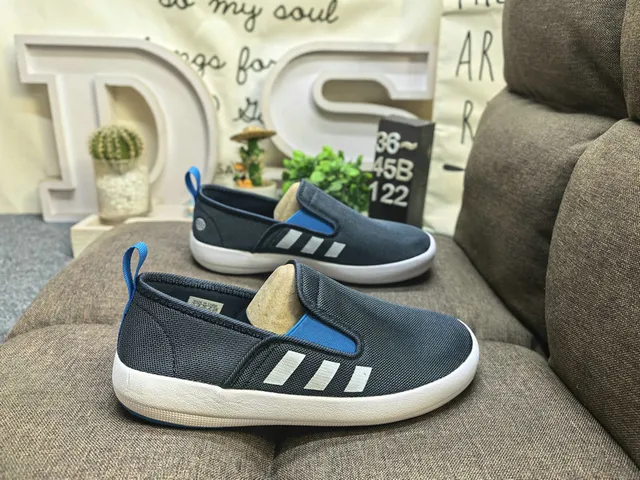 Adidas Slip-On Tres Rayas Negro y Blanco Lifestyle Sneakers 21