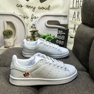 Adidas Stan Smith أحذية رياضية بيضاء ستايل