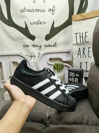 Adidas Superstar 黑白生活方式运动鞋 5