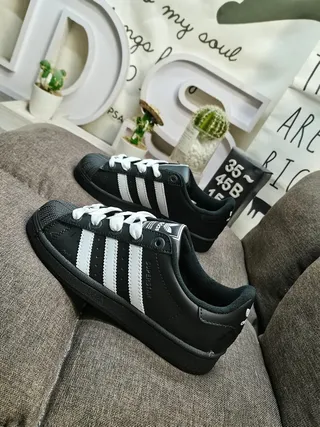 Adidas Superstar 黑白生活方式运动鞋 7
