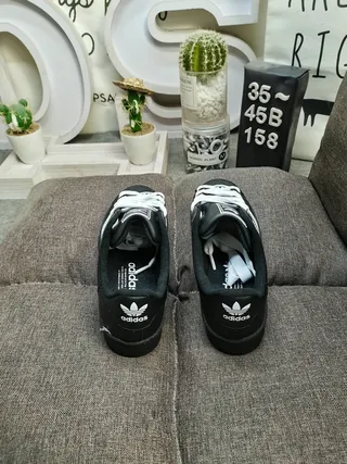Adidas Superstar 黑白生活方式运动鞋 8