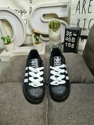 Adidas Superstar 黑白生活方式运动鞋 10