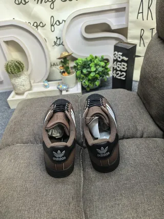 Adidas Superstar Tênis Lifestyle Marrom e Branco 8