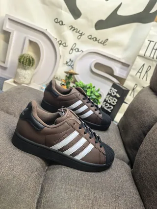 Adidas Superstar Tênis Lifestyle Marrom e Branco 9