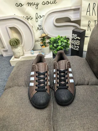 Adidas Superstar Tênis Lifestyle Marrom e Branco 10