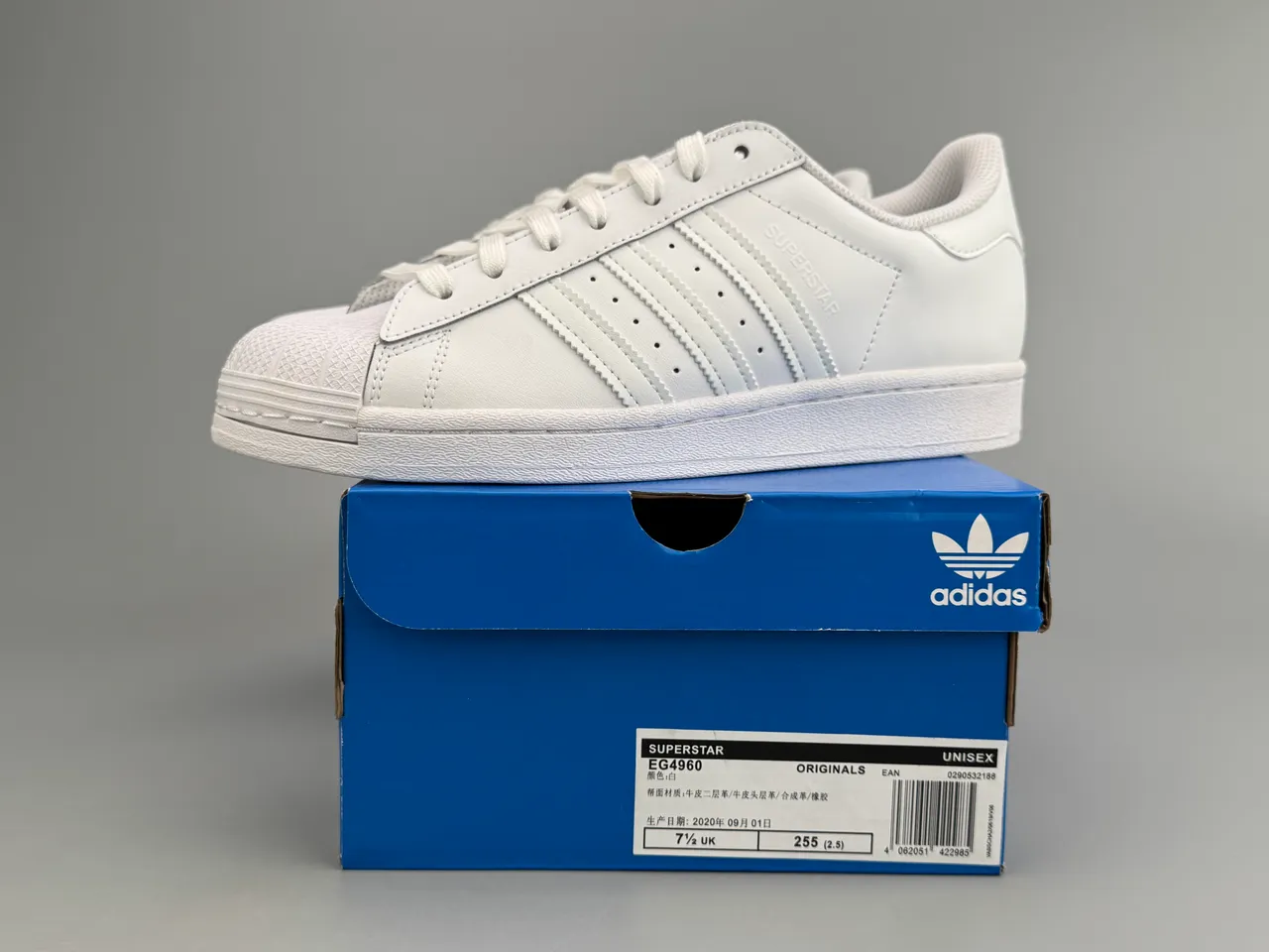 Adidas Superstar एक रंग का सफेद लाइफस्टाइल स्नीकर 2