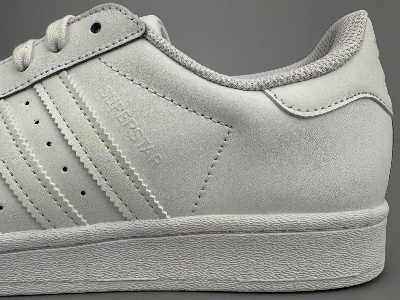 Adidas Superstar एक रंग का सफेद लाइफस्टाइल स्नीकर 3