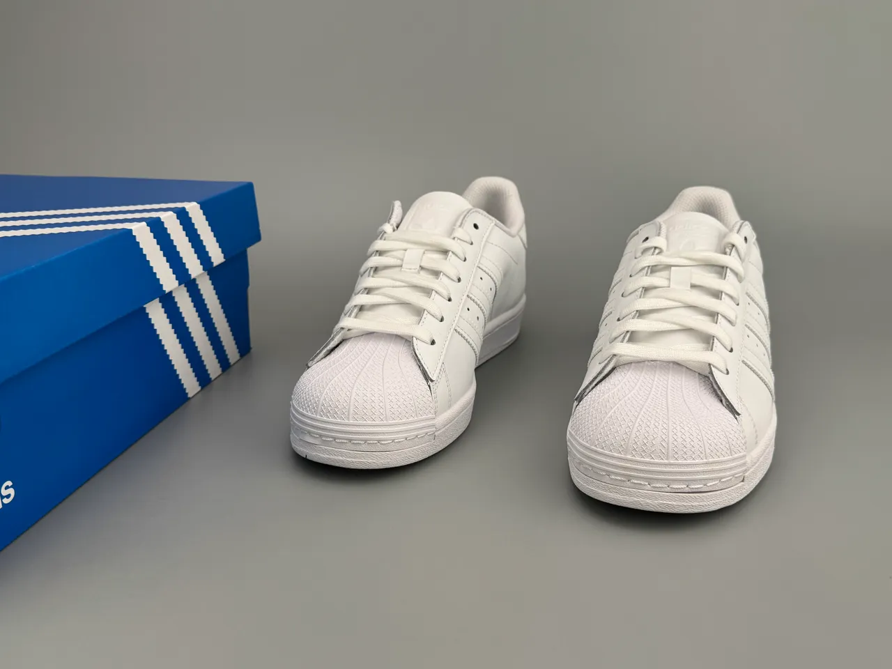 Adidas Superstar एक रंग का सफेद लाइफस्टाइल स्नीकर 5