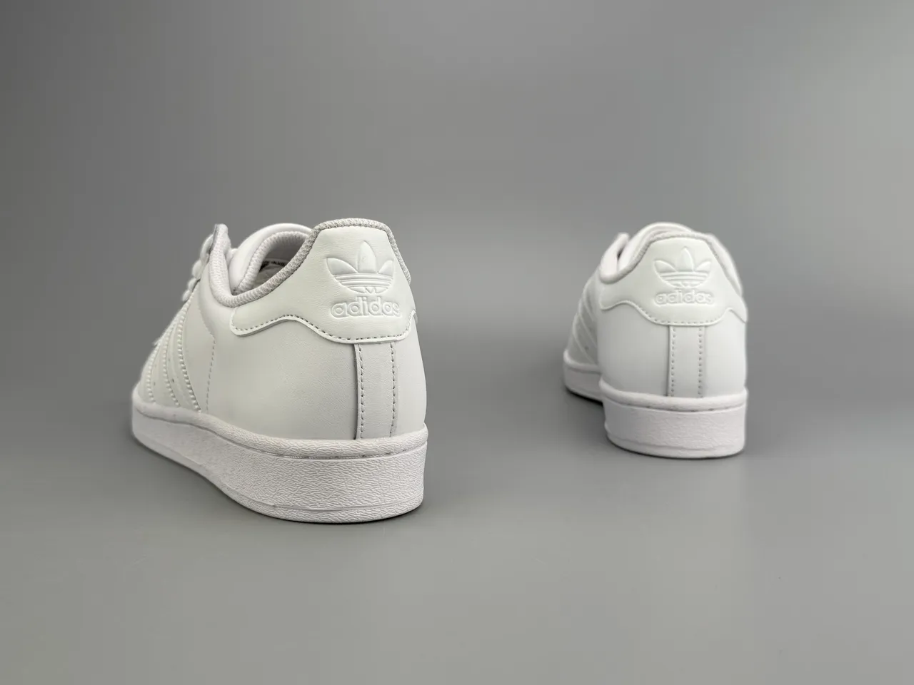 Adidas Superstar एक रंग का सफेद लाइफस्टाइल स्नीकर 8