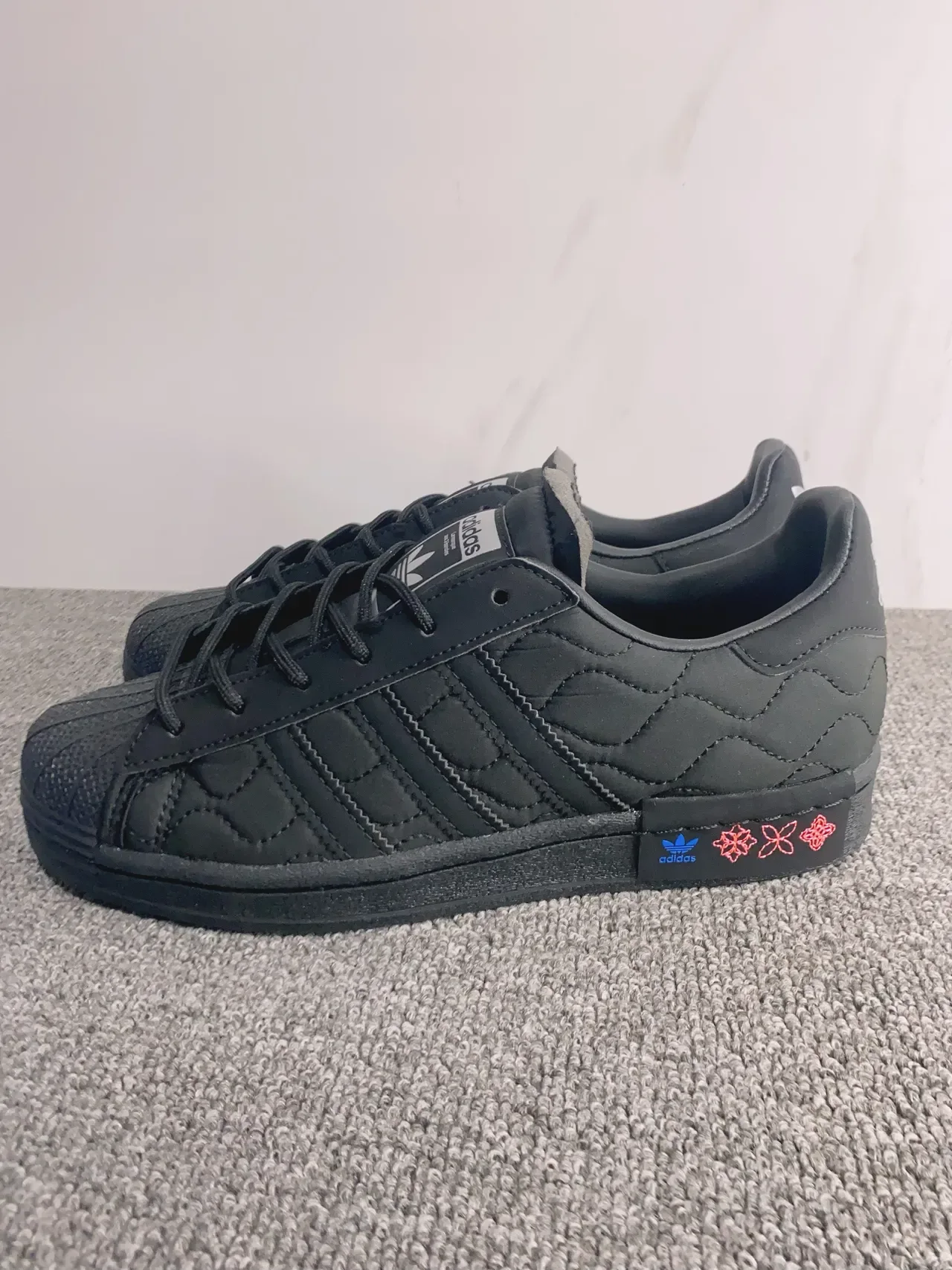 Adidas Superstar أحذية رياضية أسلوب حياة سوداء مبطنة 10