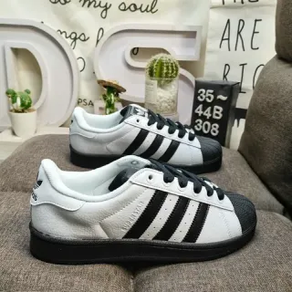 Adidas Superstar أبيض وأسود سنيكرز لايف ستايل