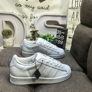 Adidas Superstar أبيض لايف ستايل سنيكرز