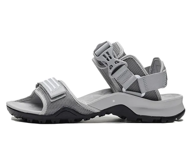 Adidas TERREX رمادي وأسود صنادل كاجوال 4