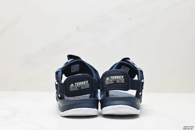 Sandálias casuais Adidas Terrex Navy White Multi-Strap Sola Rugged-Lugged 4