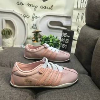 Adidas Tokyo Pink Three-Stripe 生活方式运动鞋