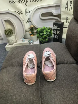Adidas Tokyo Pink Three-Stripe tênis lifestyle 8
