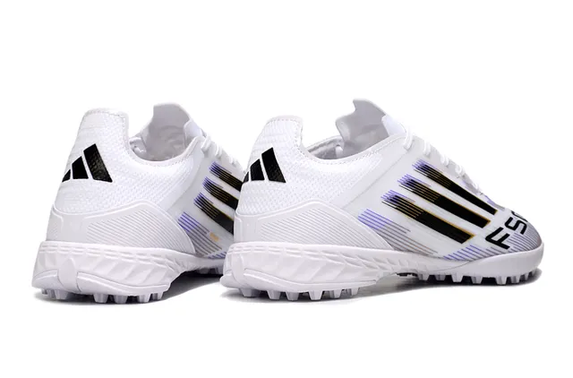 Adidas सफेद काला लो-कट सिंथेटिक अपर ग्राफिक स्ट्राइप साइड पैनल टर्फ फुटबॉल जूते 5