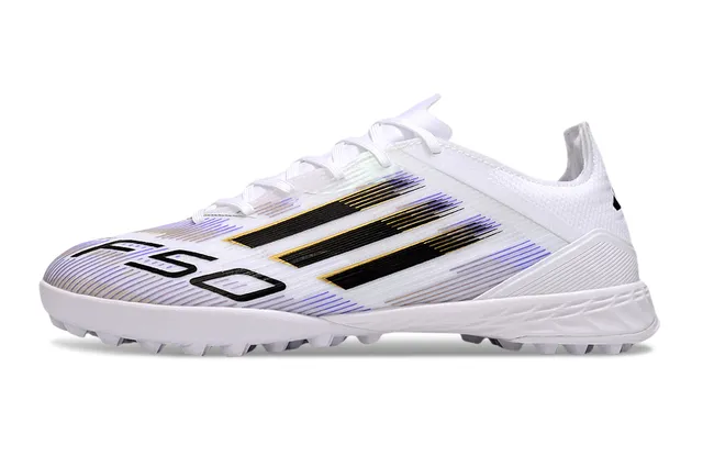 Adidas सफेद काला लो-कट सिंथेटिक अपर ग्राफिक स्ट्राइप साइड पैनल टर्फ फुटबॉल जूते 7