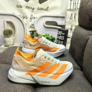 Adidas सफेद नारंगी हल्के वजन जाली ऊपरी तीन पट्टी साइड पैनल रनिंग जूते
