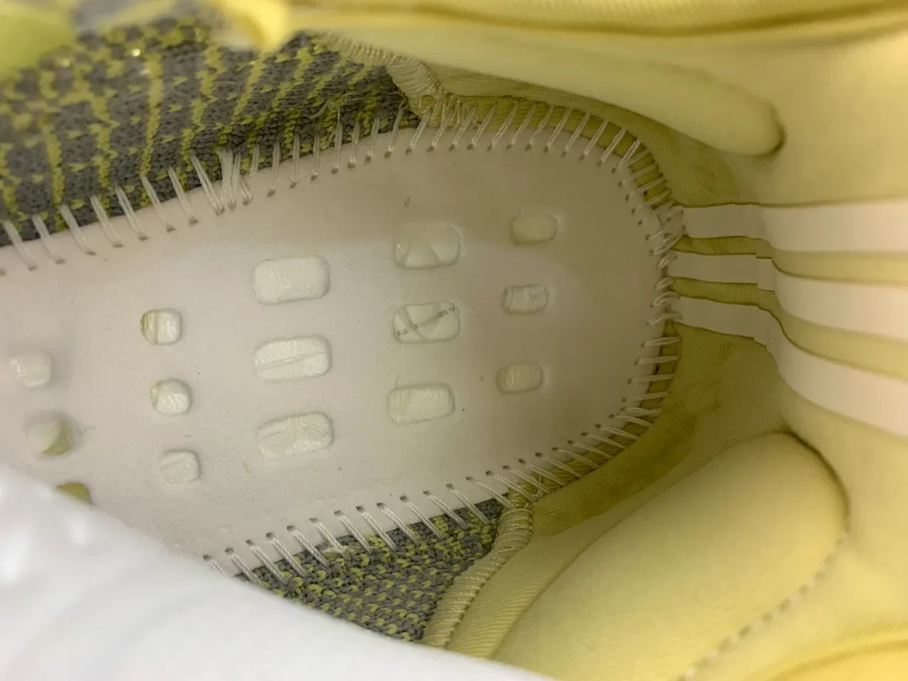 Adidas Sneakers Lifestyle Jaune Gris Knit Ribbed Boost Midsole 3
