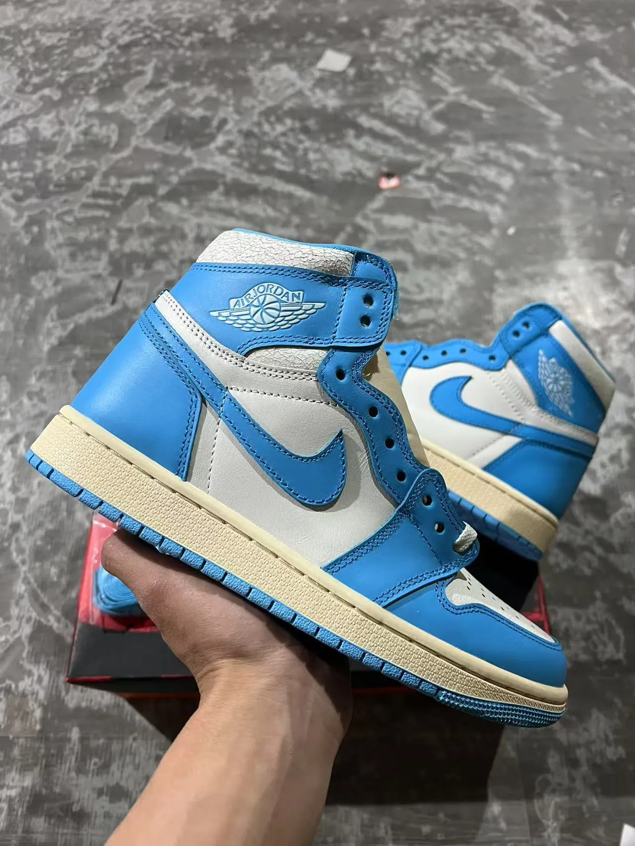 Air Jordan 1 蓝米拼色高帮皮革拼接篮球鞋 7
