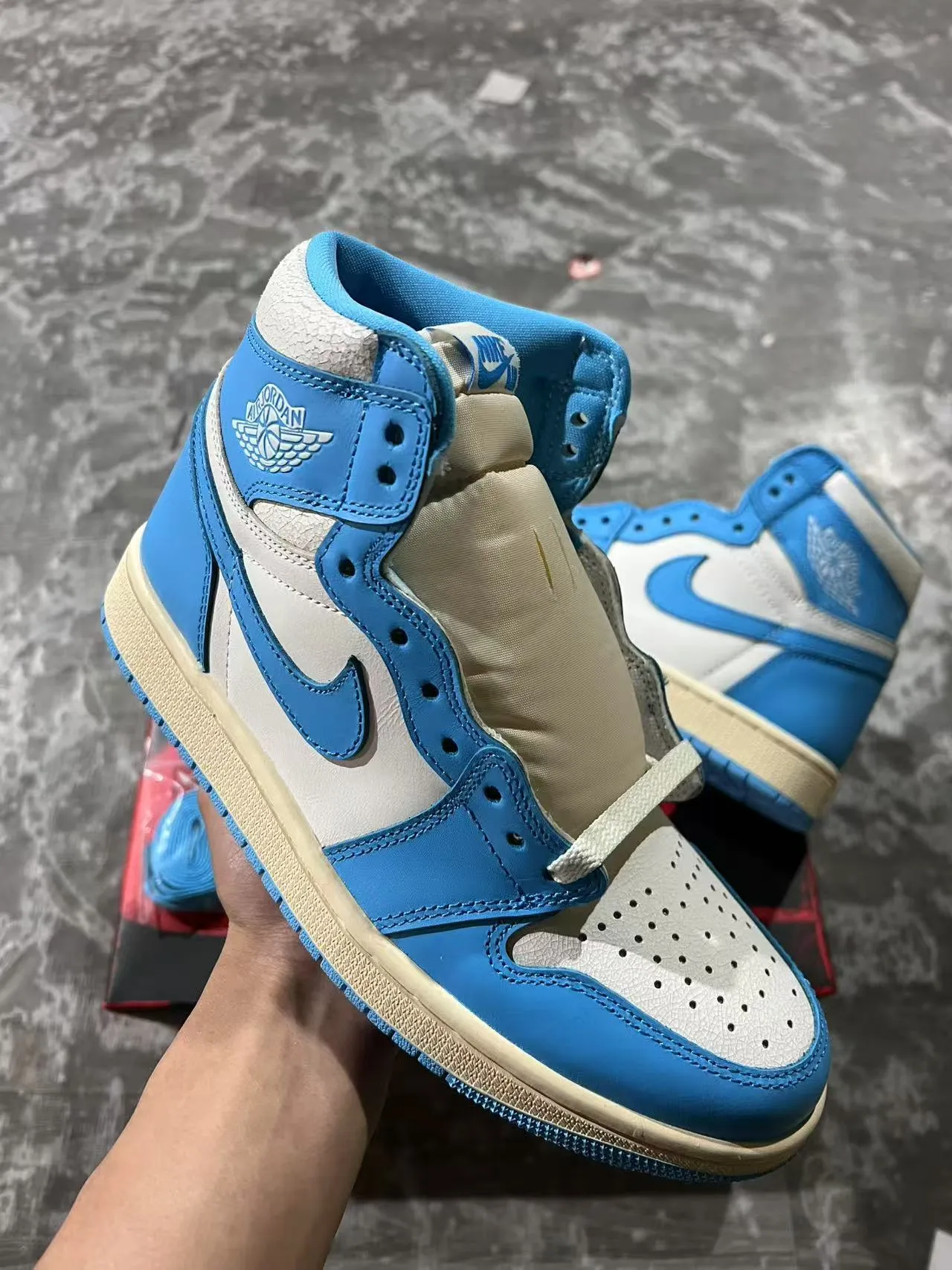 Air Jordan 1 蓝米拼色高帮皮革拼接篮球鞋 8