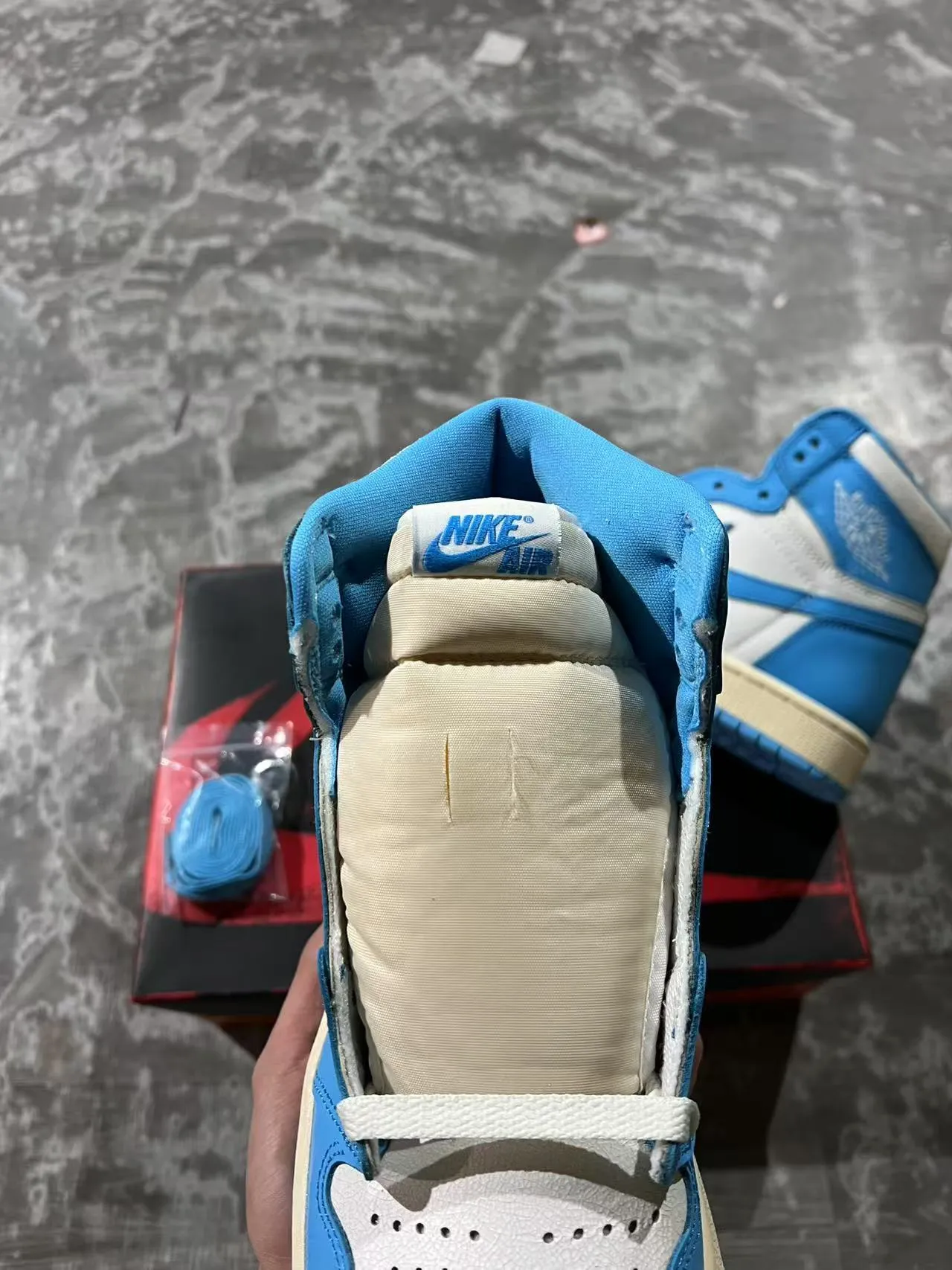 Air Jordan 1 蓝米拼色高帮皮革拼接篮球鞋 2
