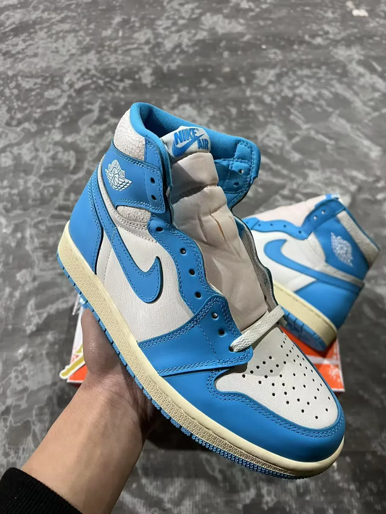 Air Jordan 1 नील सादा हाई टॉप चामडा এবং सिंथेटिक उपर बास्केटबॉल जुतो 2