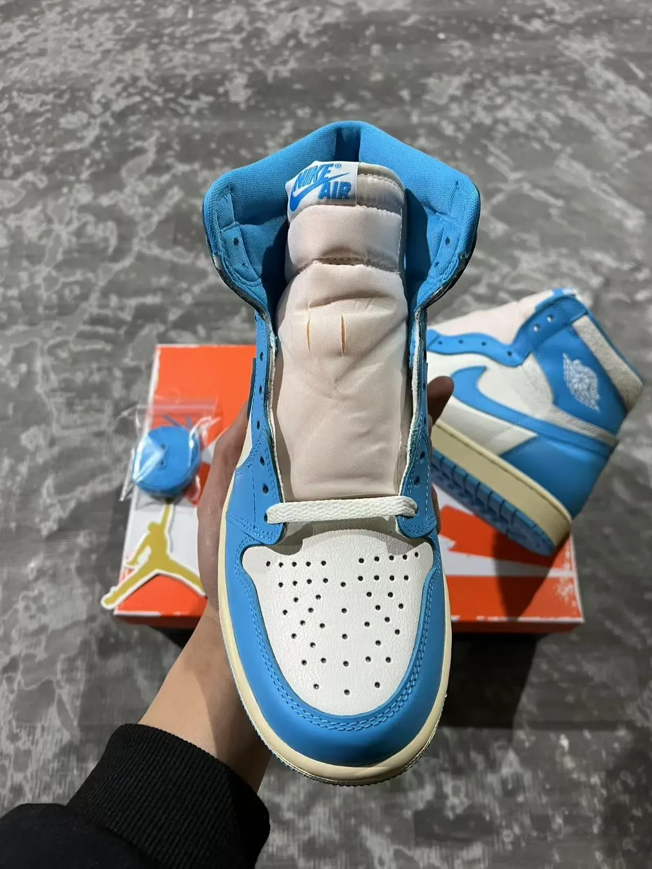 Air Jordan 1 नील सादा हाई टॉप चामडा এবং सिंथेटिक उपर बास्केटबॉल जुतो 3