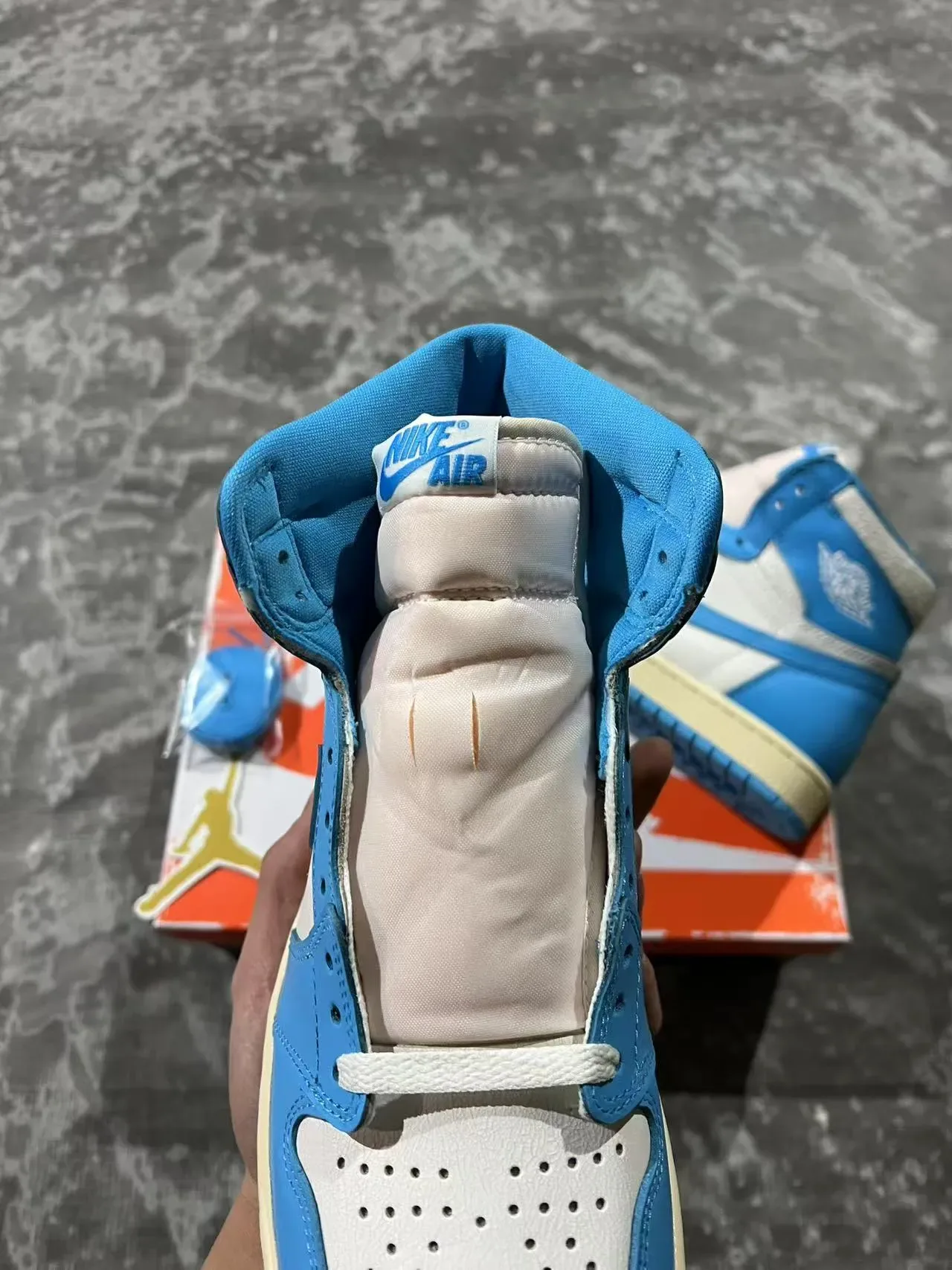 Air Jordan 1 नील सादा हाई टॉप चामडा এবং सिंथेटिक उपर बास्केटबॉल जुतो 4