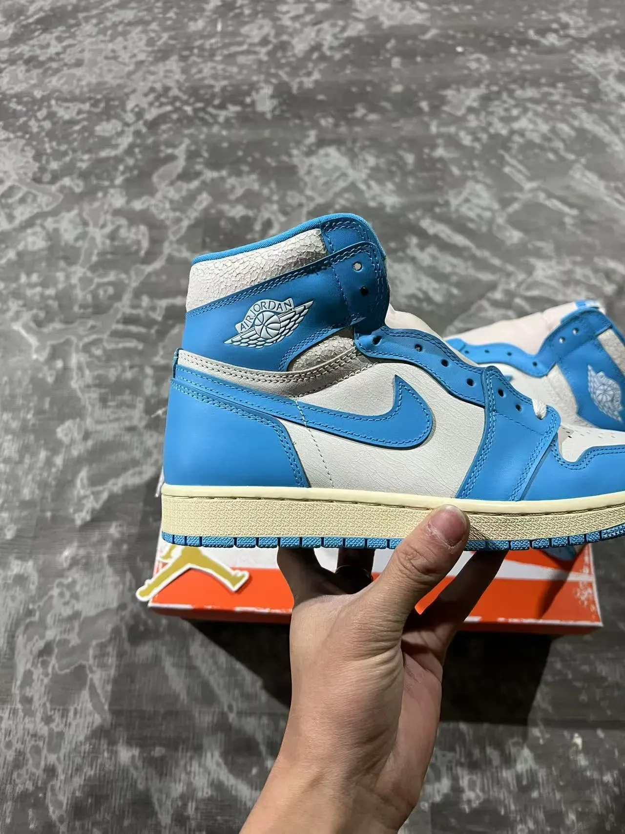 Air Jordan 1 नील सादा हाई टॉप चामडा এবং सिंथेटिक उपर बास्केटबॉल जुतो 7