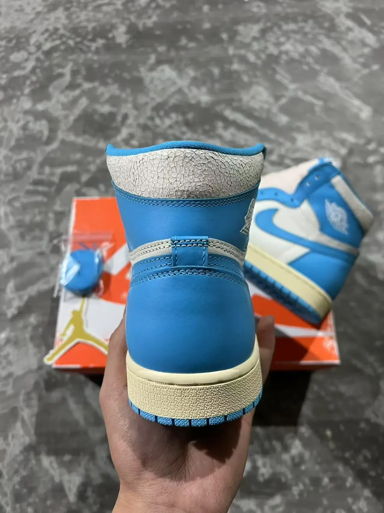 Air Jordan 1 नील सादा हाई टॉप चामडा এবং सिंथेटिक उपर बास्केटबॉल जुतो 8