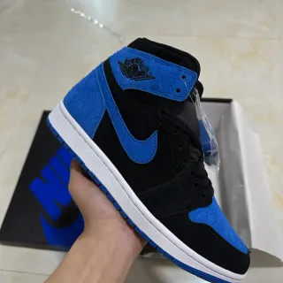 Tênis de basquete Air Jordan 1 High em camurça preto e azul royal