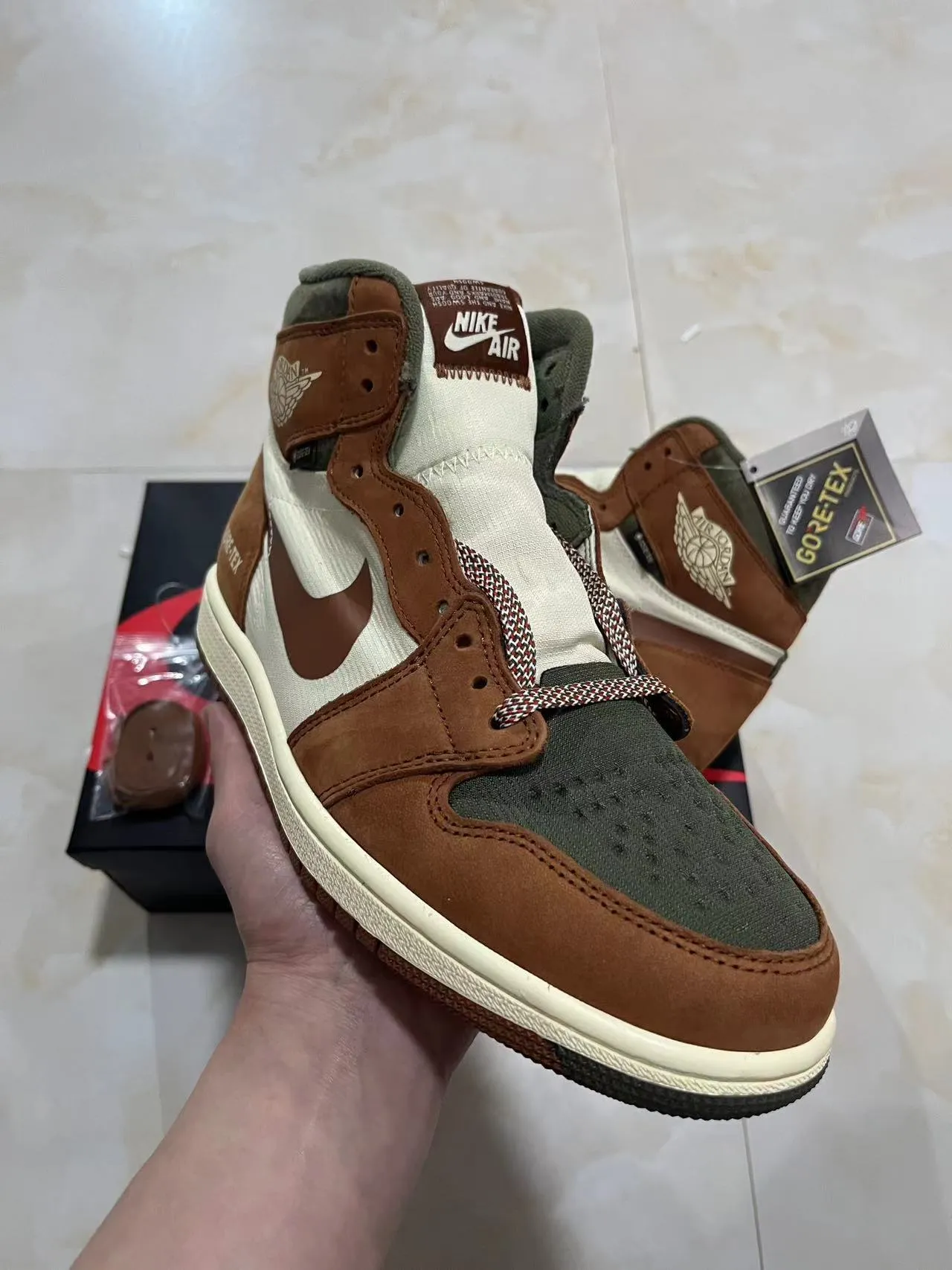 Zapatillas de baloncesto Air Jordan 1 High GORE-TEX marrón oliva 2