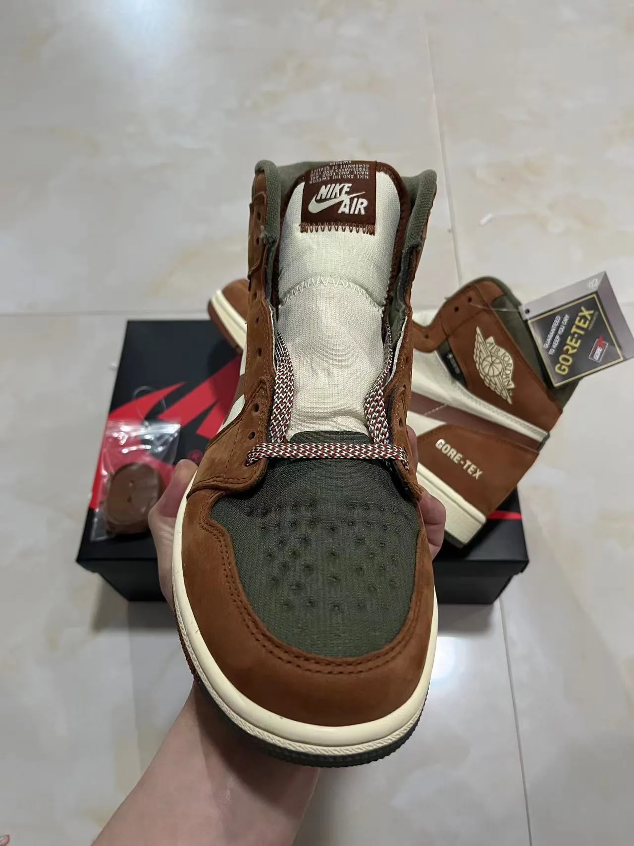 Zapatillas de baloncesto Air Jordan 1 High GORE-TEX marrón oliva 3