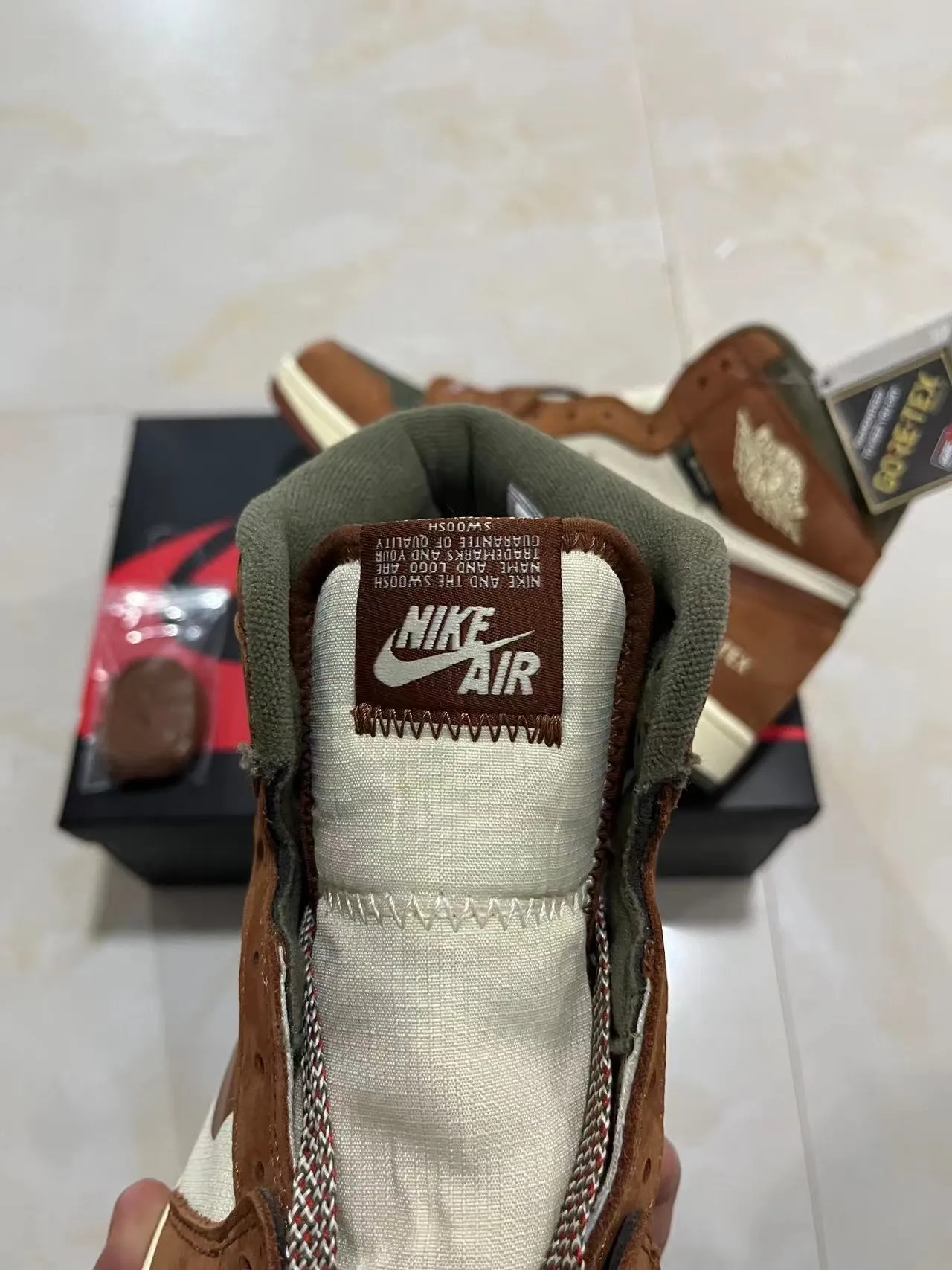 Zapatillas de baloncesto Air Jordan 1 High GORE-TEX marrón oliva 4